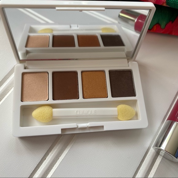 Clinique cosmetics bag and products - all new - Picture 2 of 9